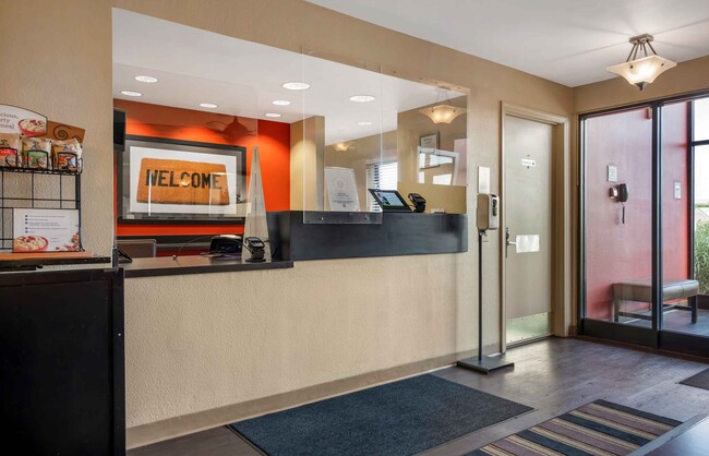 Lobby and Guest Check-in - Furnished Studio - Pittsburgh