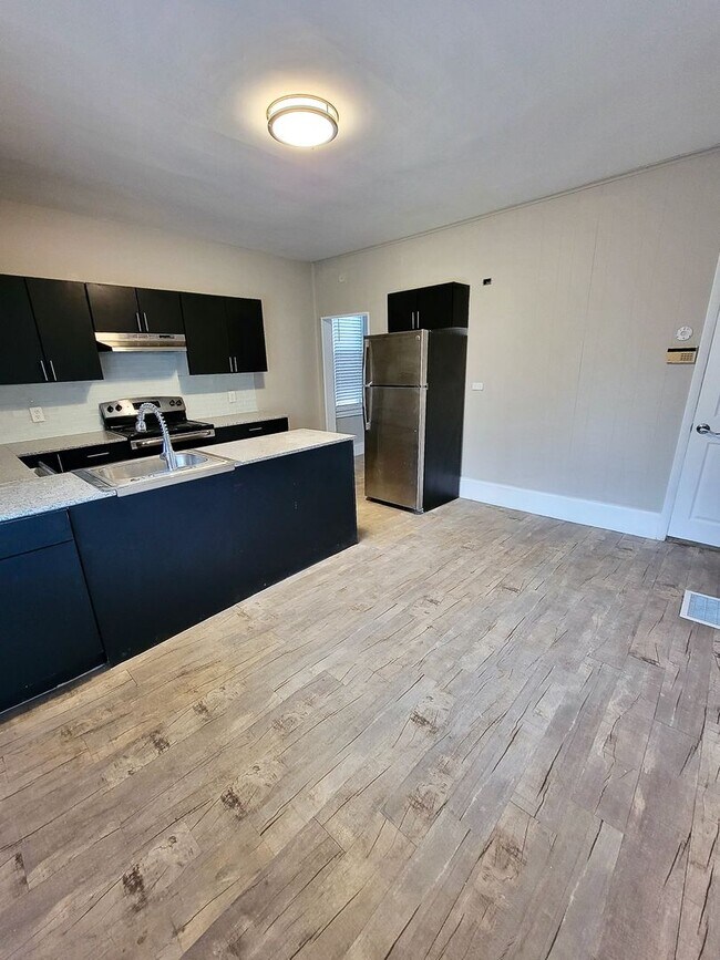 Foto del edificio - *** Renovated 3 Bedroom House * Mt. Washington * Spacious with Front and Back Patio * Enormous Ya...