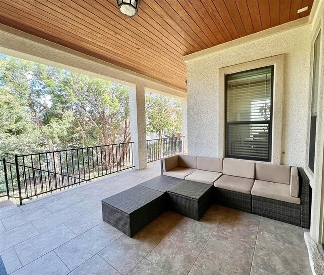 Building Photo - 422 Indianwood Dr