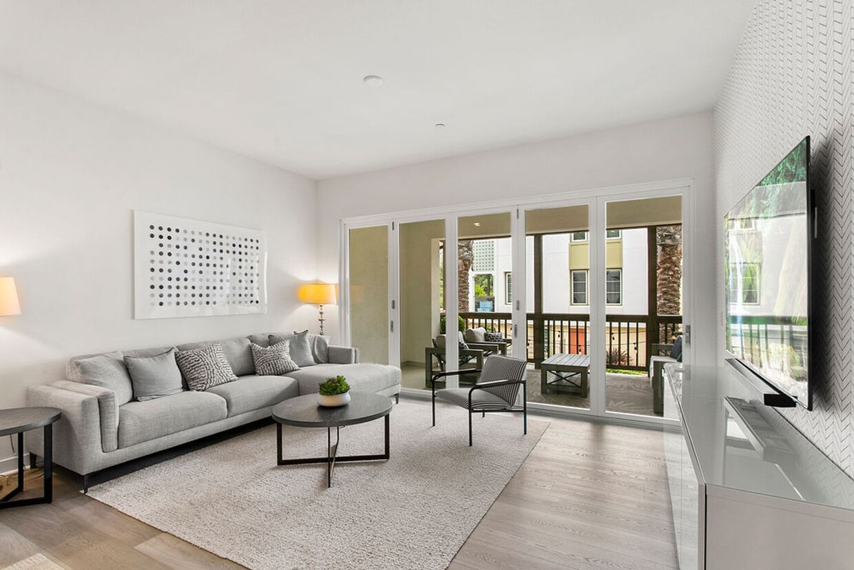 Primary Photo - Amazing South Cove Townhome Near Doheny St...