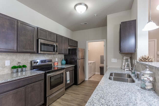 2BR, 2BA - 1,213SF Classic - Kitchen - Harrington Square