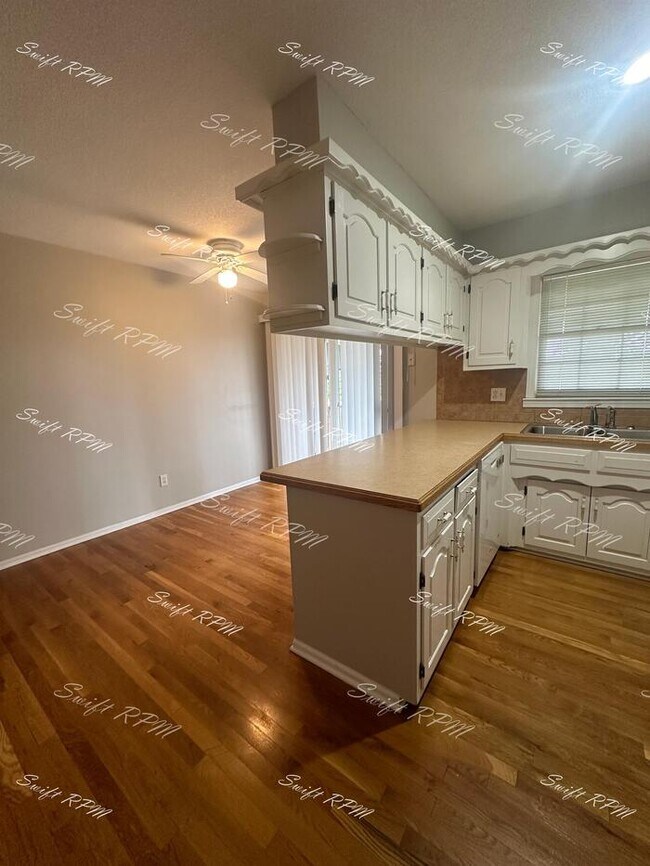 Foto del edificio - 218 NW Highland Ln