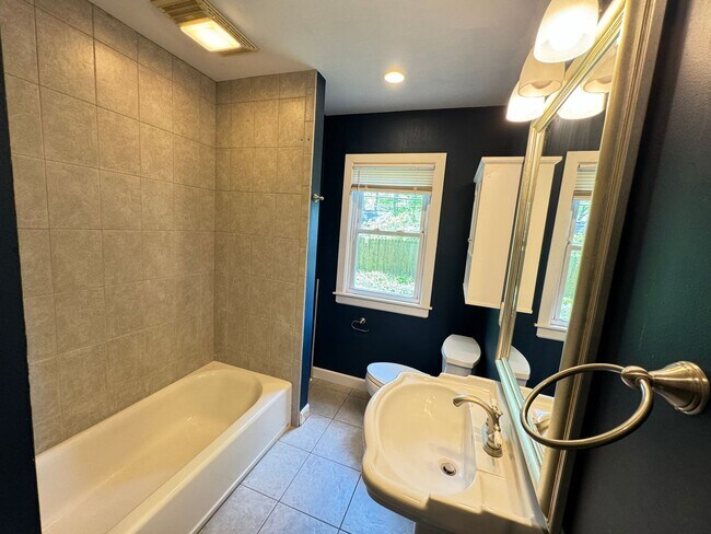 Foto del edificio - 3 Bedroom, 1 Bath Home in South Bend IN.  ...