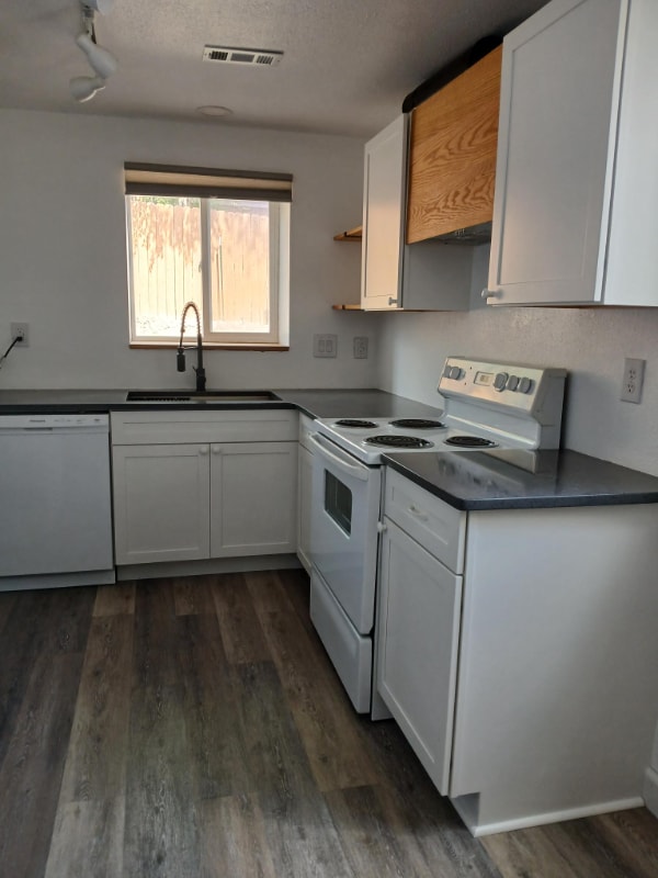 Primary Photo - 720 W Madison St