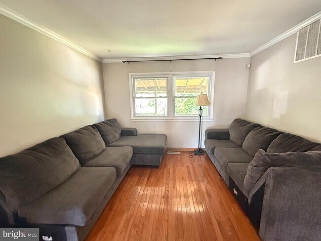 Building Photo - 5555 Neddleton Ave