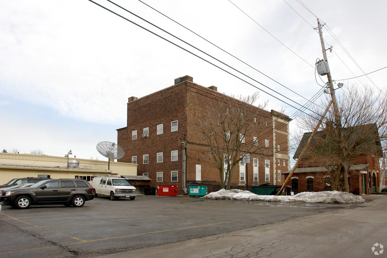 210 S Walnut St, Ravenna, OH 44266 Apartments Ravenna, OH