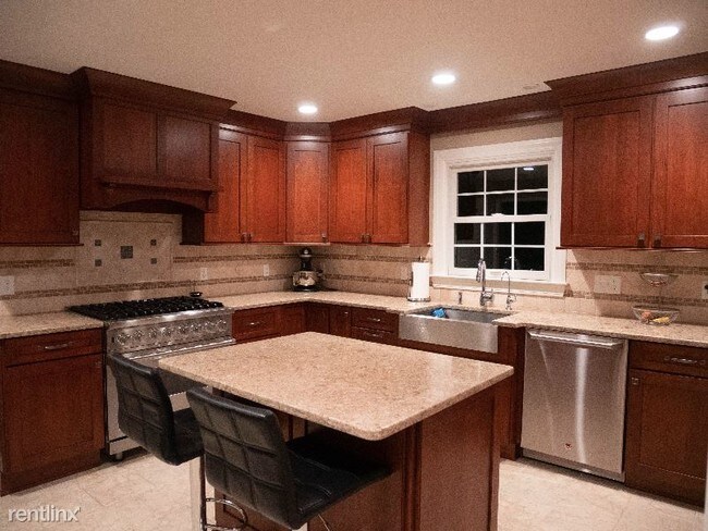 Foto del edificio - 4 br, 2.5 bath House - 50 Kevin Dr