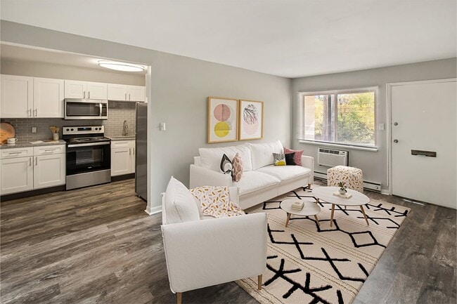 Building Photo - The Summit at Ridgewood Apartment and Townhomes