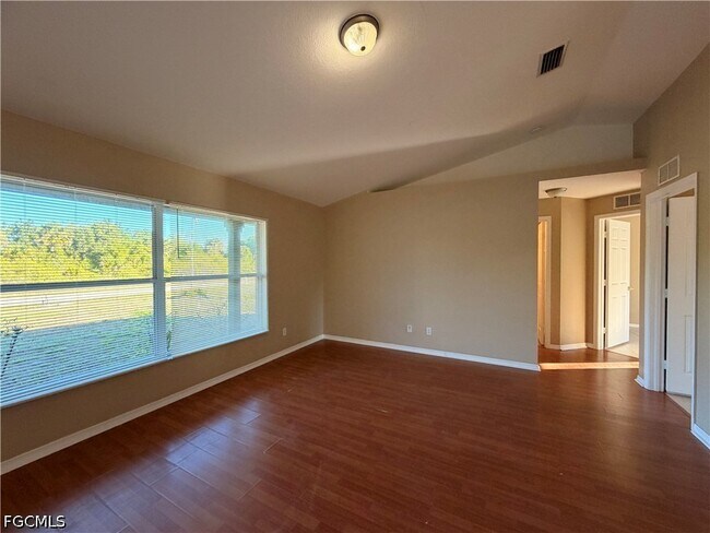 Foto del edificio - 1040 Grant Blvd