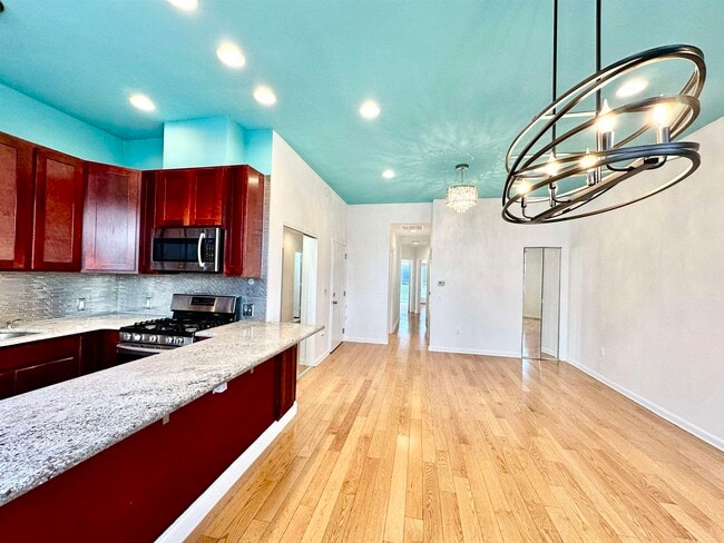 Foto del edificio - 606 John F. Kennedy Blvd