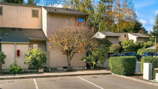 Foto del edificio - Juanita Townhome in Westwood Village ** 2b...