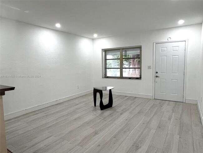 Foto del edificio - 121 Flagami Blvd
