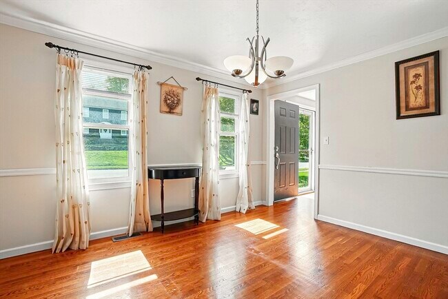 Foto del edificio - 43 Trowbridge Ln