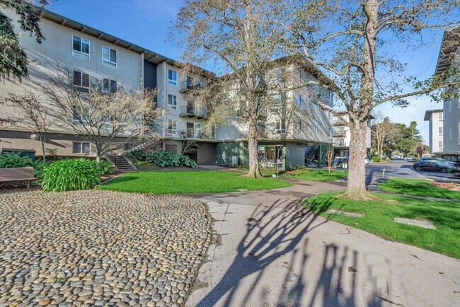 Foto del edificio - 930 Peninsula Ave