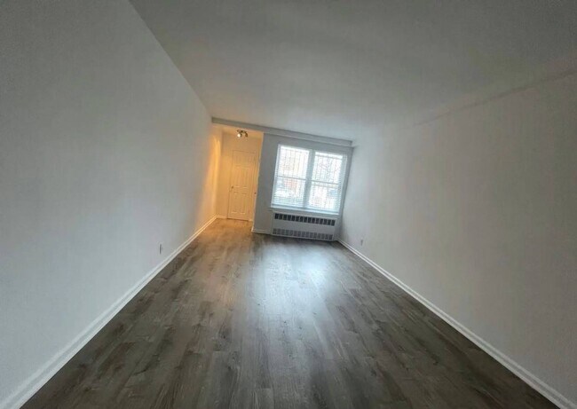 Foto del edificio - 25-52-52 73rd St