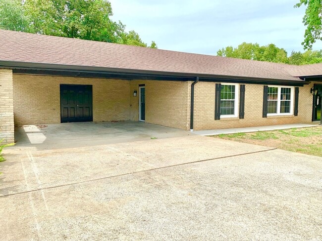 Building Photo - 33 Walker Cir