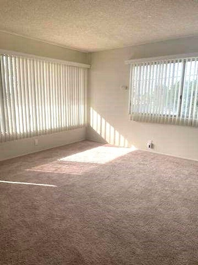 Foto del edificio - Memorial Apartments- Spacious  Clean 2 Bed...