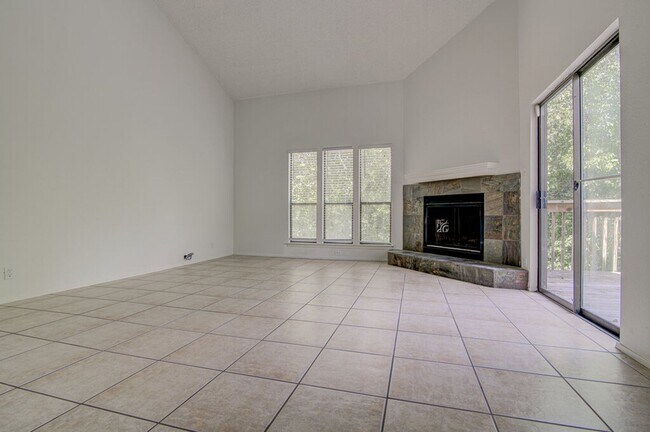 Foto del edificio - 3558-3560 Ranch Road 2222