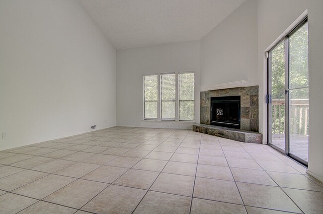 Building Photo - 3558-3560 Ranch Road 2222