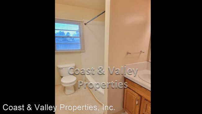 Foto del edificio - 3 br, 1 bath House - 80 Spreckels Blvd.