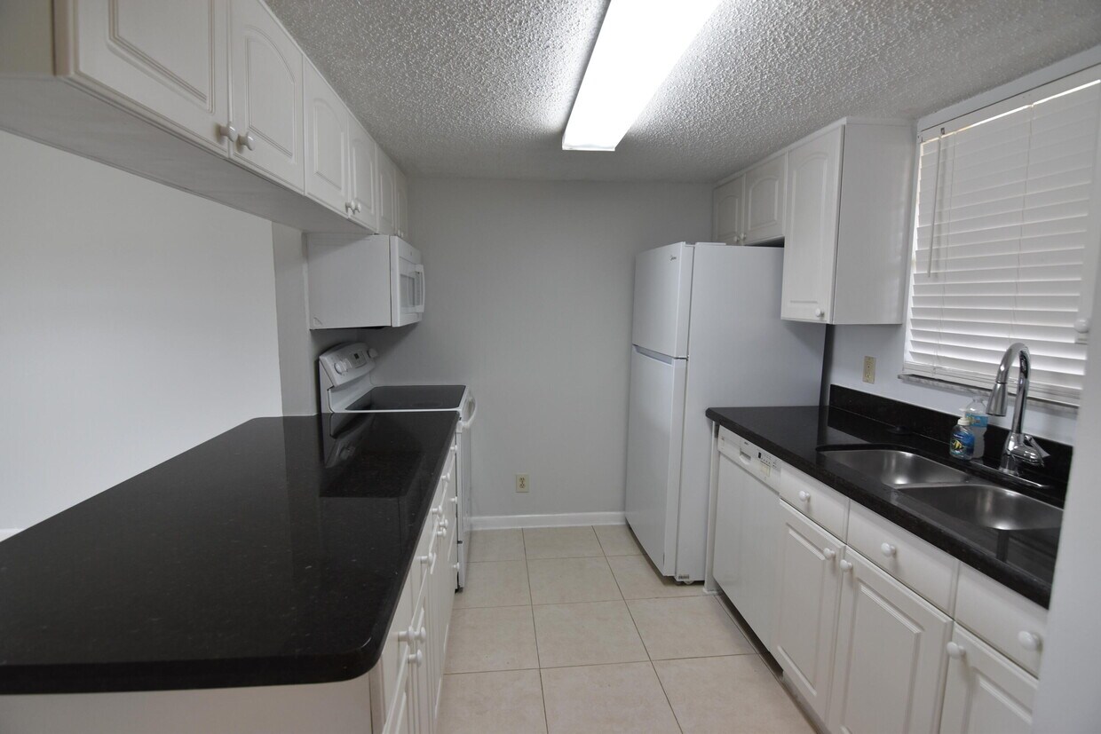 Primary Photo - 6300 La Costa Dr