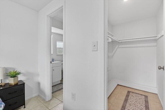 Foto del edificio - 1057 Tropical Ave NW