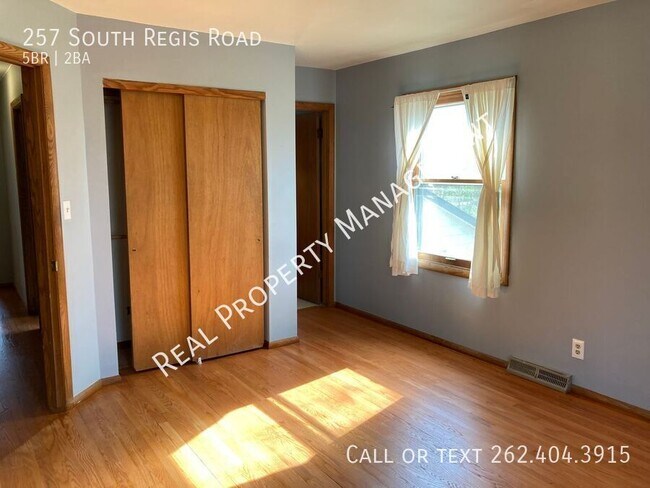 Foto del edificio - 257 S Regis Rd