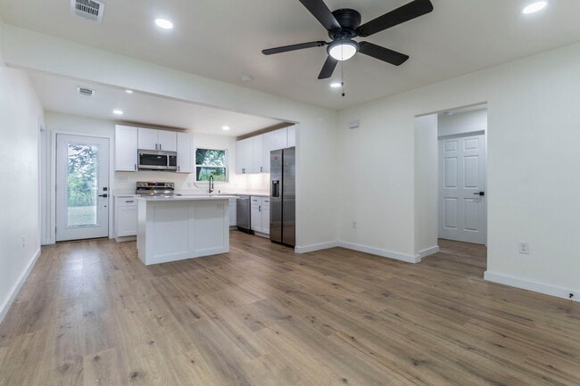 Building Photo - 2307 El Capitan Dr