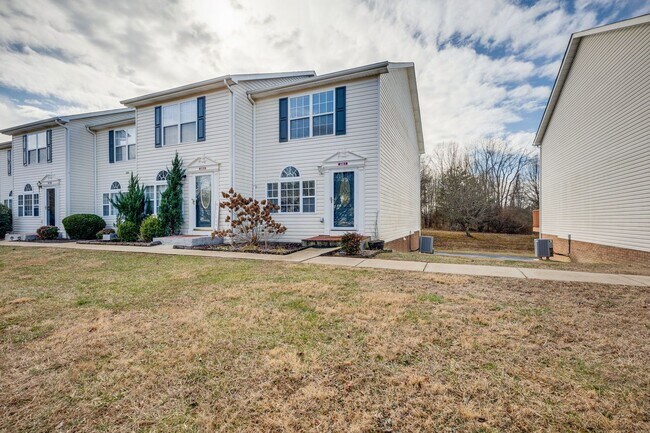 Building Photo - Now Available | 2 Bedroom 2.5 Bath | Bristol, TN
