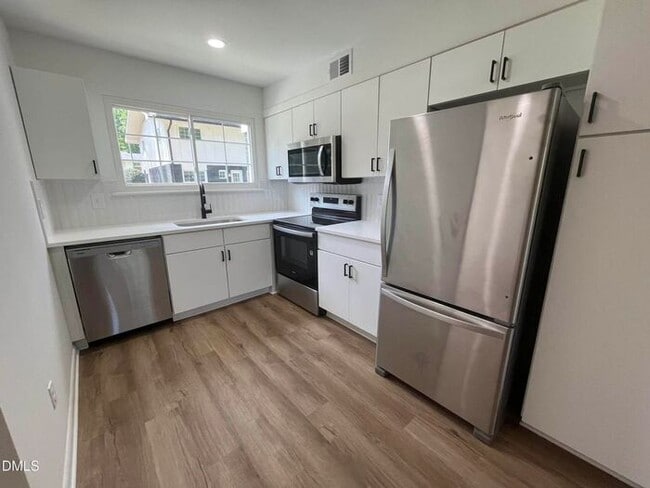 Foto del edificio - Five Point's hidden 2 Bed 1.5 Bath gem