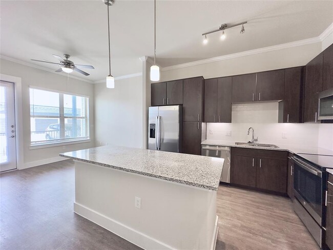 Foto del edificio - 7600 S Mason Rd