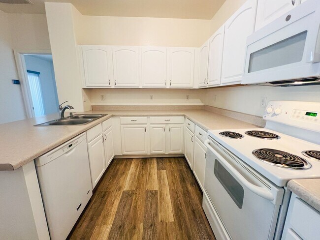 Foto del edificio - TOWNHOME - COTTONWOOD - HOA Cottonwood Square Commons