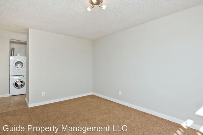 Building Photo - 4710 Aurora Ave N