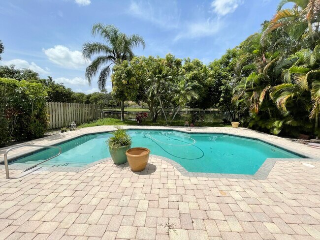 Foto del edificio - 6448 Sweet Maple Ln