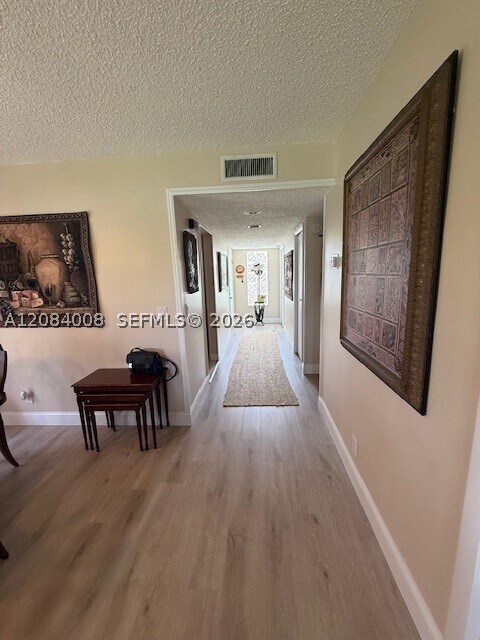 Foto del edificio - 16491 Blatt Blvd