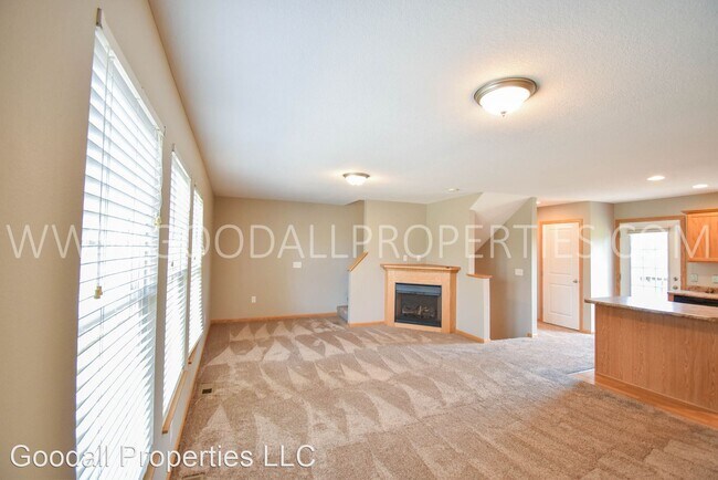 Foto del edificio - 2 br, 2.5 bath House - 15323 Townsend Ave
