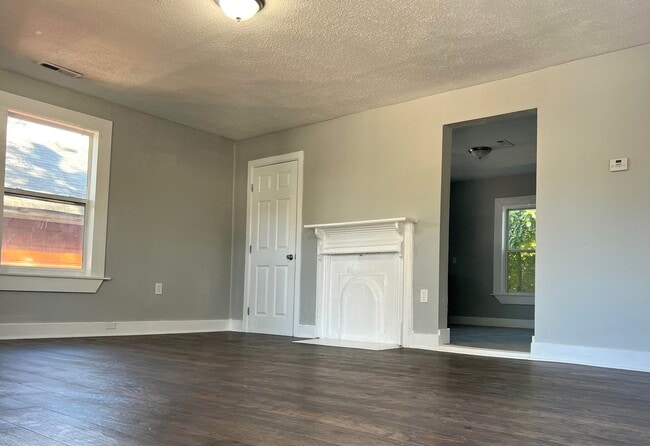 Photo - 960 Dewey St SW House