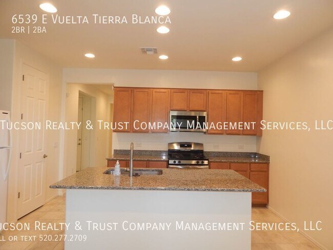 Building Photo - Great 2 Bedroom - 2 Bath Home - Open Floor...