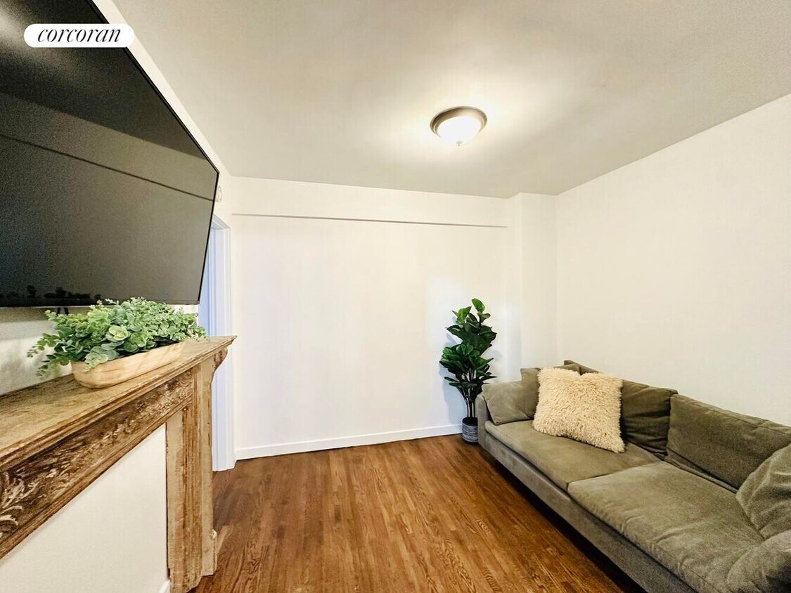 Foto principal - 52-25 39th Rd