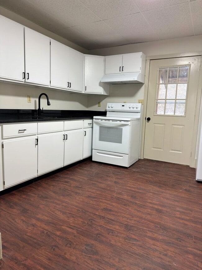 Photo - 199 E Main St Apartment