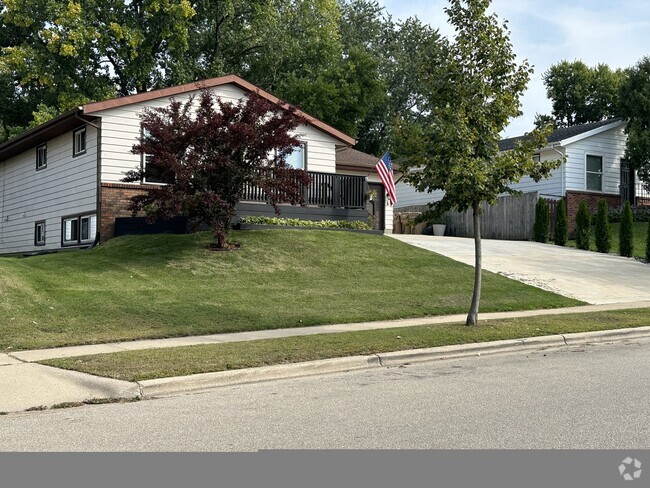 Building Photo - 827 Brandie Rd
