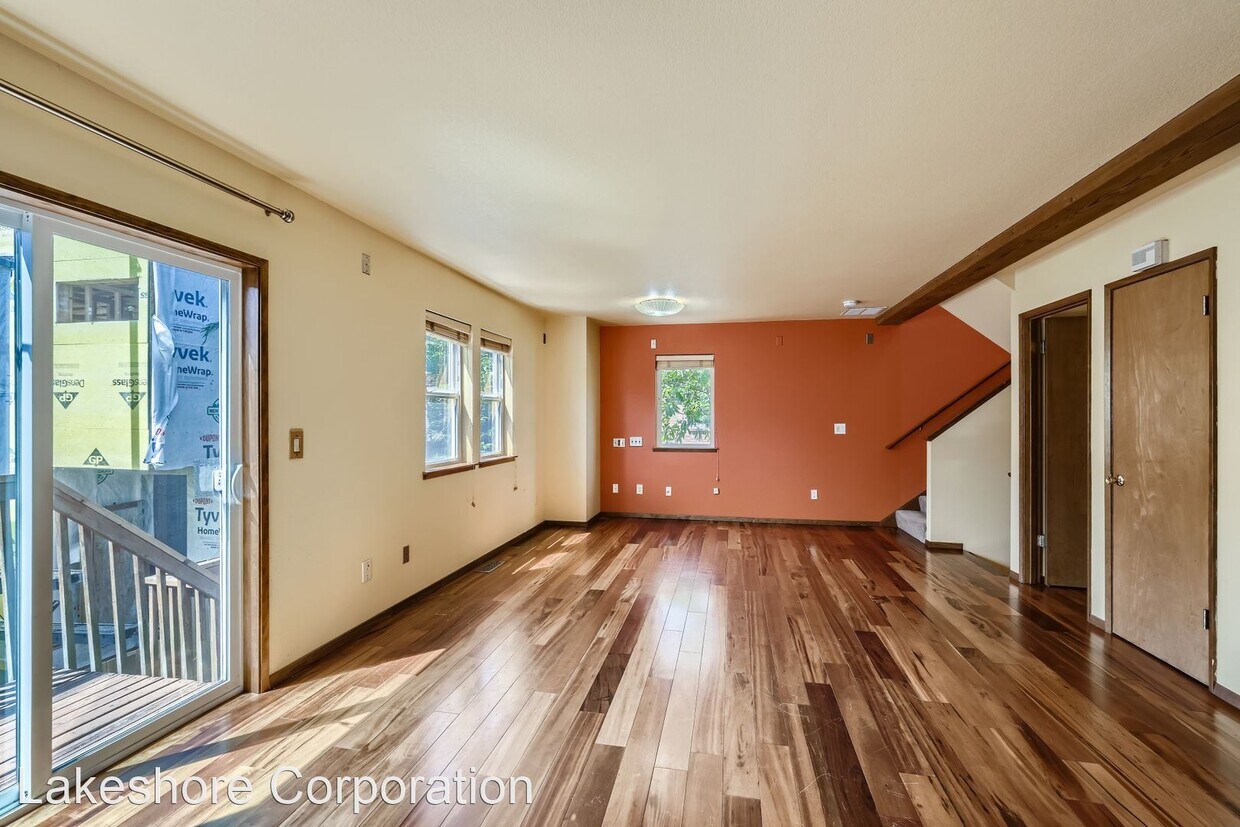 Foto principal - 3 br, 1.5 bath House - 2111 E Pine St