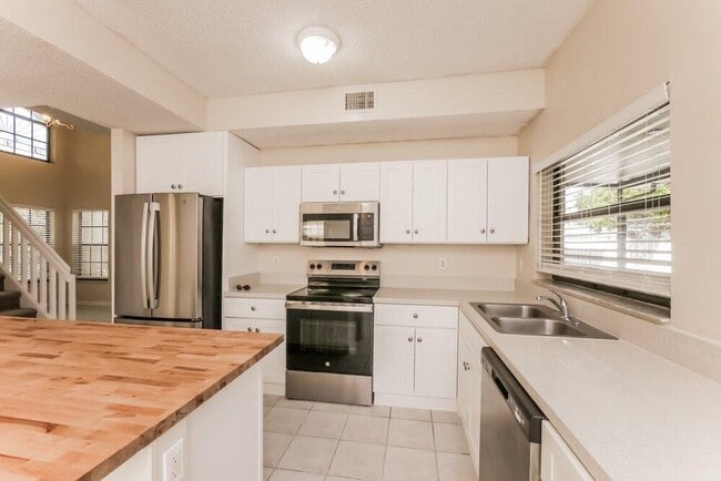 Building Photo - 3451 NW 112th Way