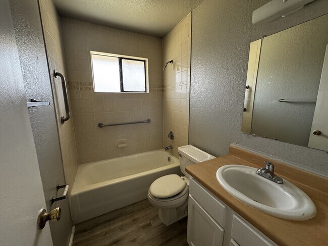 Foto del edificio - 13340 Horizon Blvd