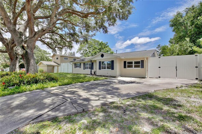 Building Photo - 5719 Clearview Dr