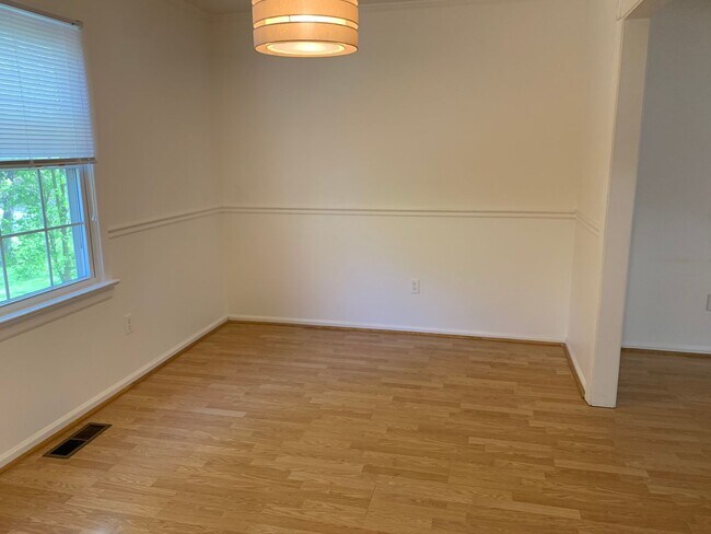 Foto del edificio - End Townhome In Oak Manor Community