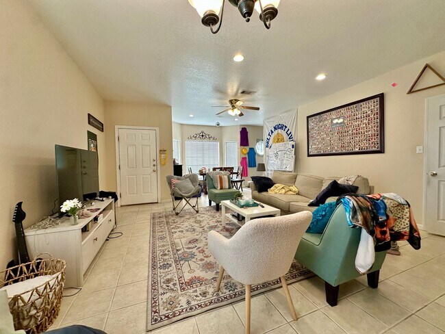 Foto del edificio - 2010 Marie Dr