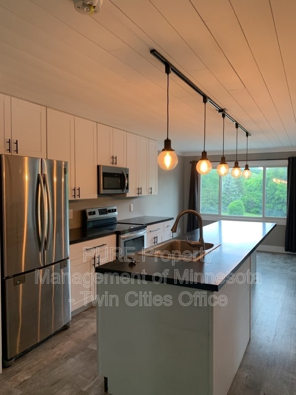 400 Pondridge Cir, Wayzata, MN 55391 Townhome Rentals in Wayzata MN