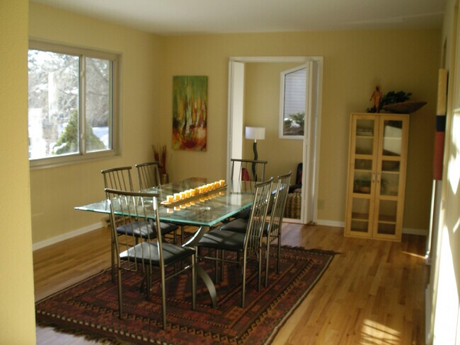 Foto del edificio - 4664 Ingram Ct