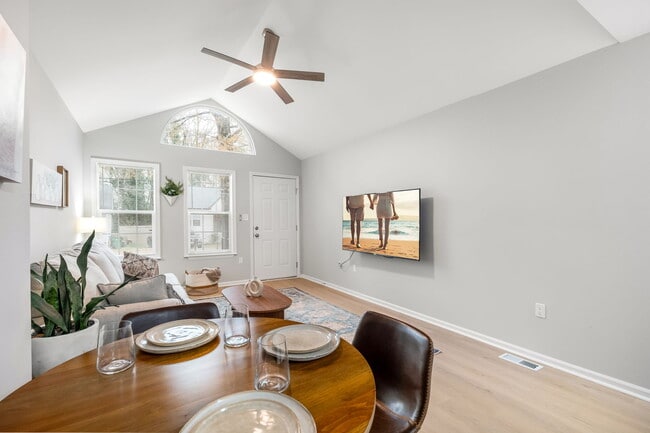 Photo - 420 Alpha St House